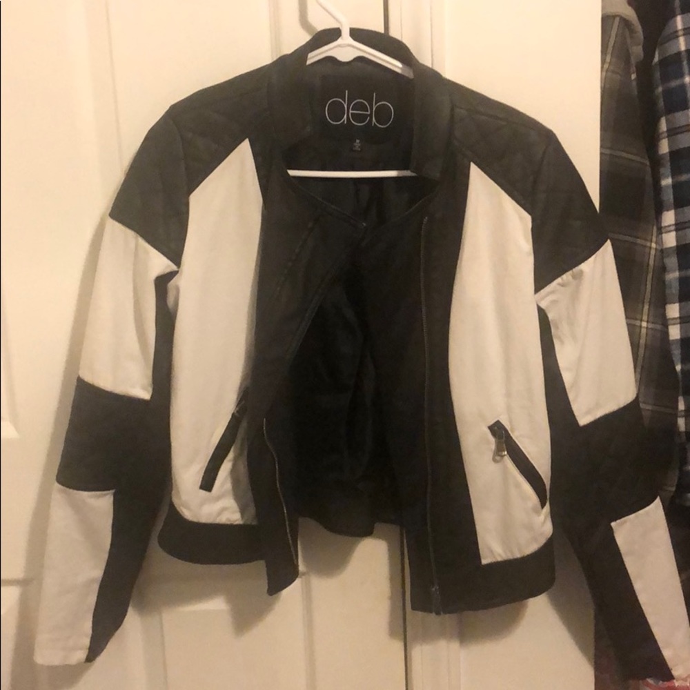 White and black jacket 🖤